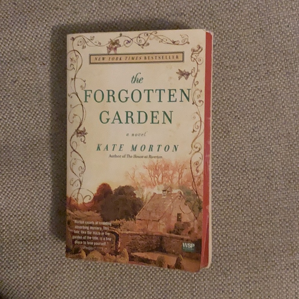 📖 5/$25 - Book. Forgotten garden - Kate Morton